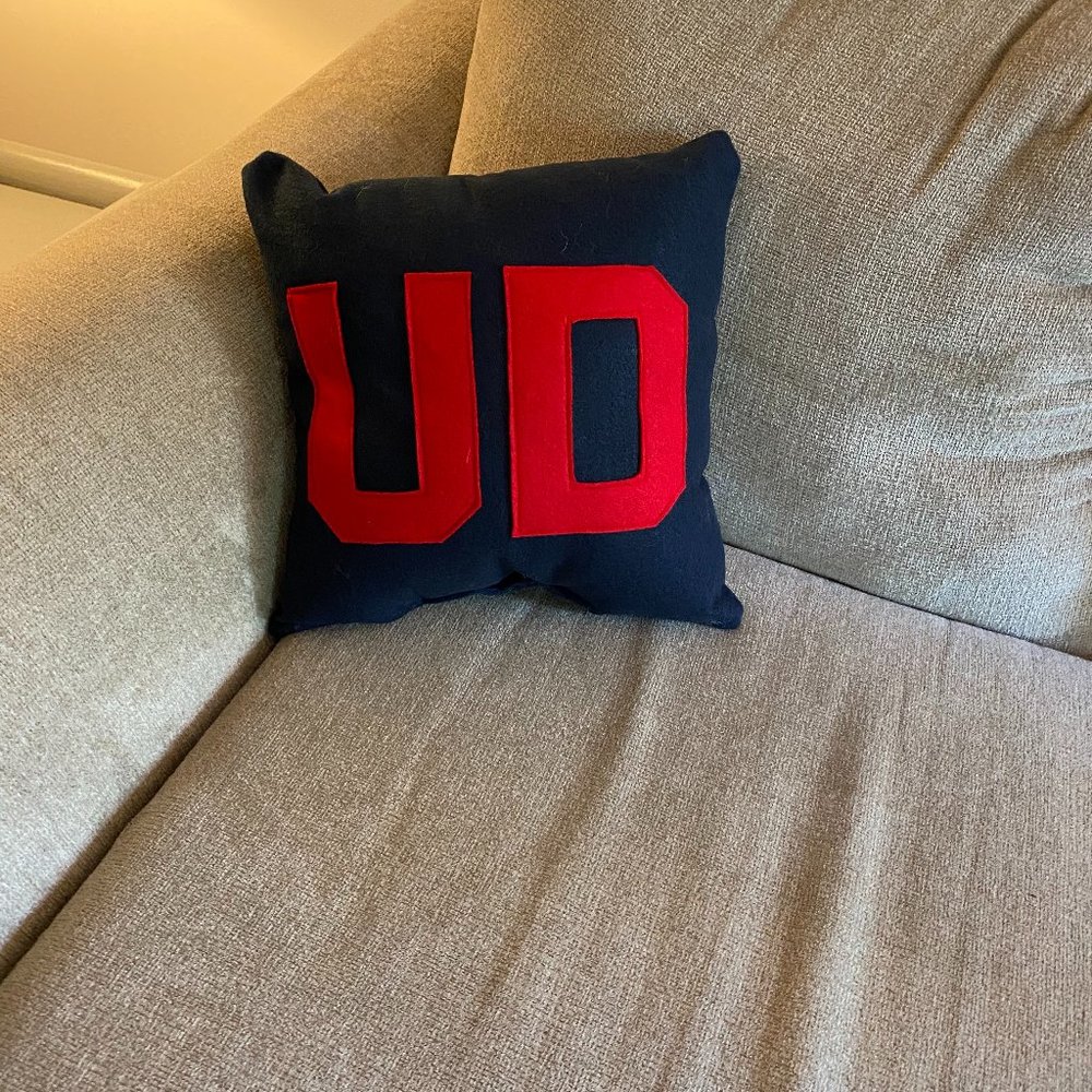UD/‎ University of Dayton Navy/Red Pillow